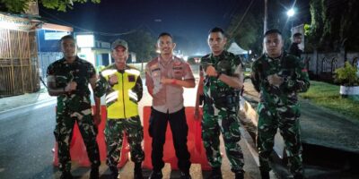 Personel Kodim 1601/Sumba Timur Bersinergi Laksanakan Pengamanan Malam Paskah di Gereja-Gereja