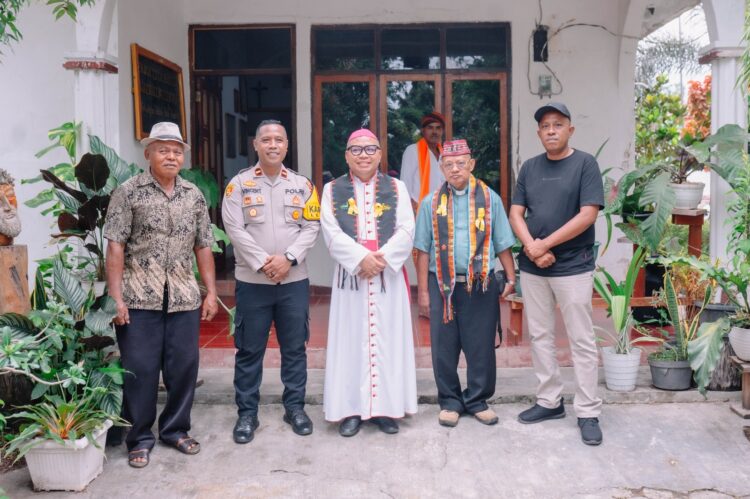 Berikan Rasa Damai, Polisi Perketat Pengamanan Ibadah Paskah di Labuan Bajo Berikan Rasa Damai, Polisi Perketat Pengamanan Ibadah Paskah di Labuan Bajo