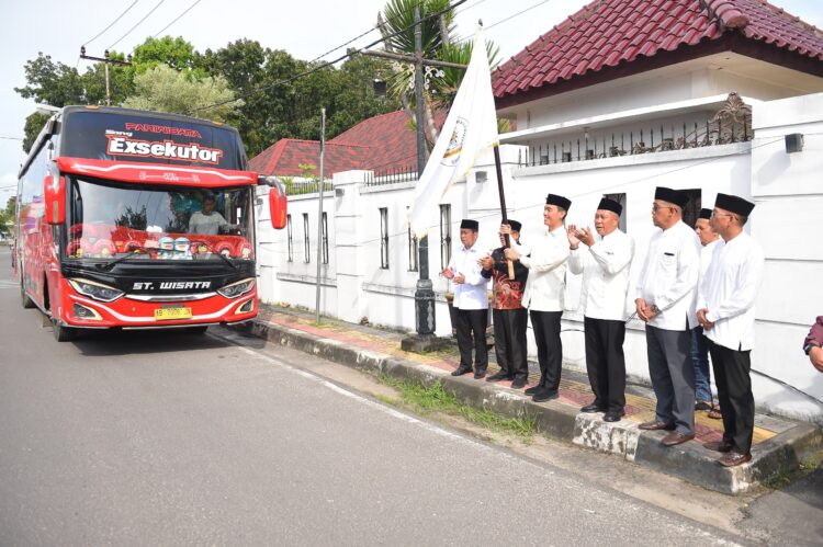 H. Muchendi Berangkatkan Kafilah OKI Ikuti STQH Sumsel H. Muchendi Berangkatkan Kafilah OKI Ikuti STQH Sumsel