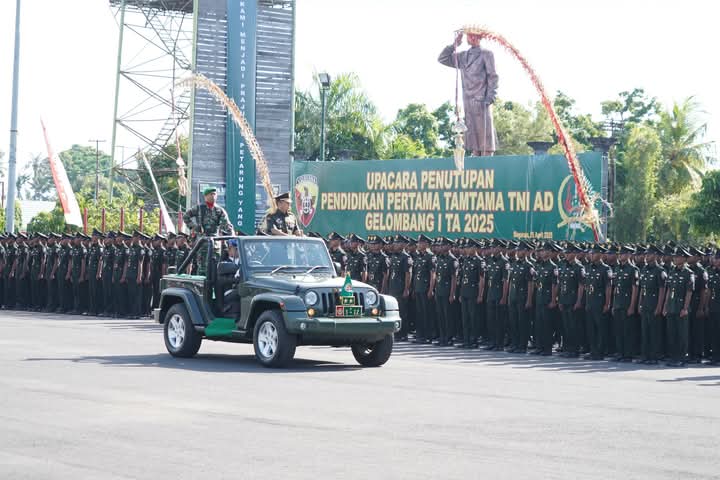 Pangdam Piek Lantik 996 Prajurit Tamtama TNI AD