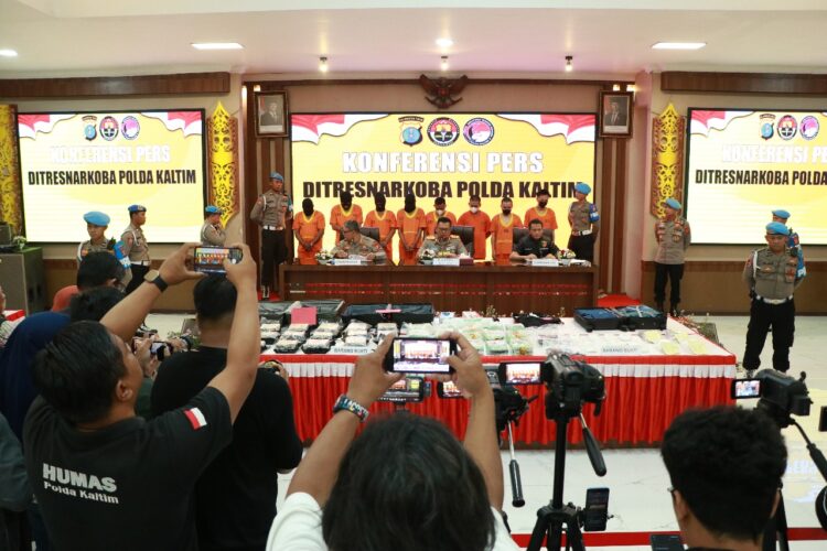 Polda Kaltim Ungkap Jaringan Besar Narkoba, Total 35,9 Kg Sabu dan 500 Gram Ganja Diamankan Polda Kaltim Ungkap Jaringan Besar Narkoba, Total 35,9 Kg Sabu dan 500 Gram Ganja Diamankan