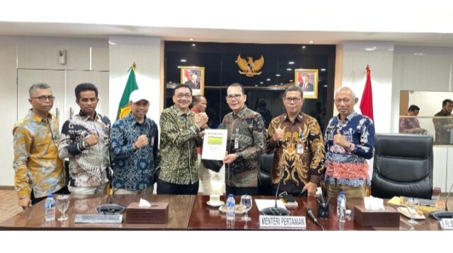 Temui Menteri Pertanian, Bupati Pessel Hendrajoni Sampaikan Dampak Banjir di Sektor Pertanian 