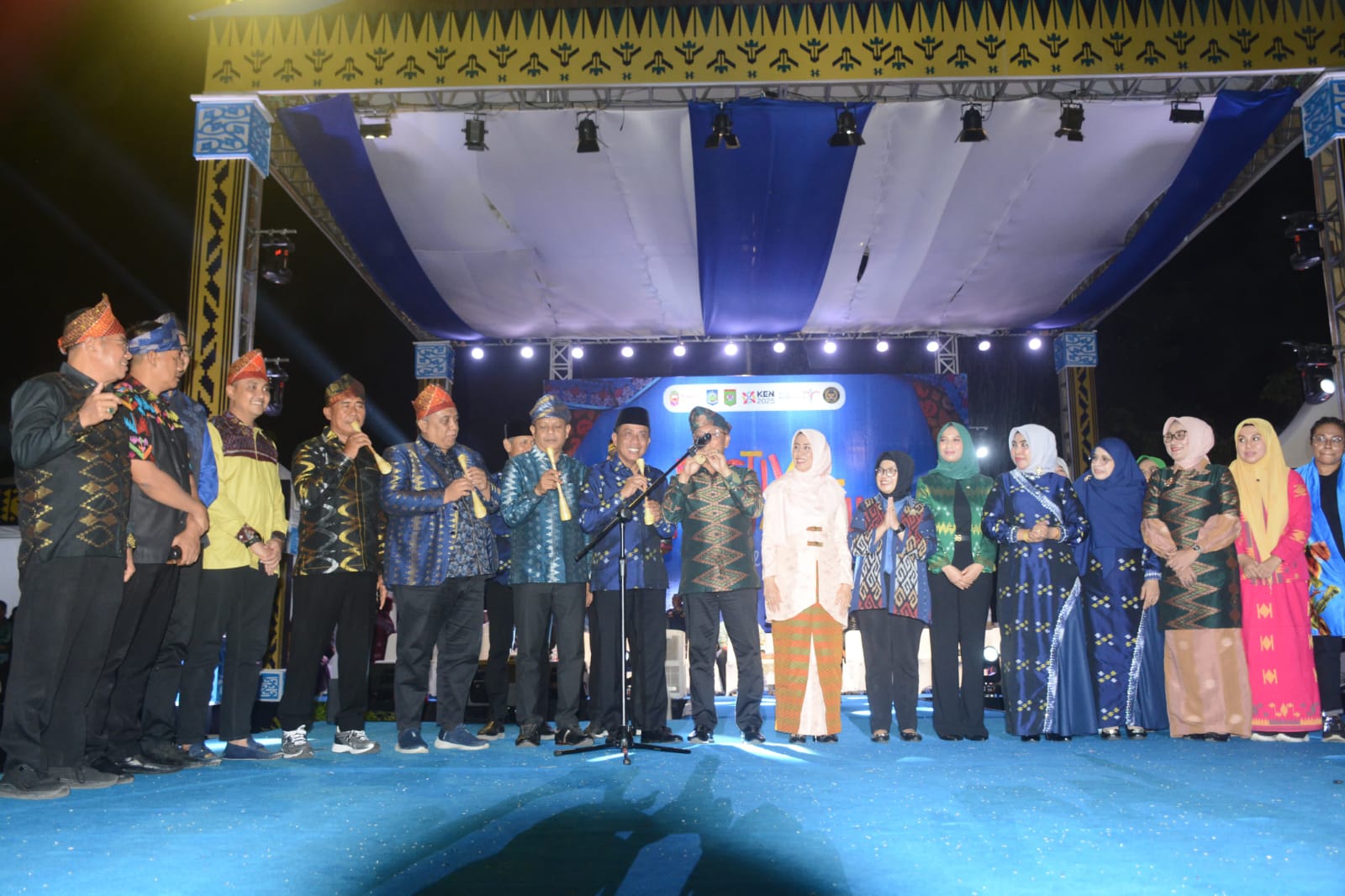 Bupati dan Wakil Bupati Bima Kompak Hadiri Gala Dinner Festival Rimpu Mantika