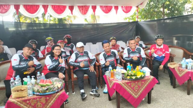 Semarak HUT ke-41 RSUD Ngudi Waluyo Wlingi, Bupati dan Wabup Blitar Gowes Bareng Masyarakat