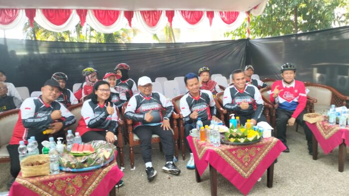 Semarak HUT ke-41 RSUD Ngudi Waluyo Wlingi, Bupati dan Wabup Blitar Gowes Bareng Masyarakat