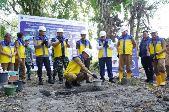 H. Muchendi Eksekusi Program Prioritas, Perbaiki Rumah Tidak Layak Huni H. Muchendi Eksekusi Program Prioritas, Perbaiki Rumah Tidak Layak Huni