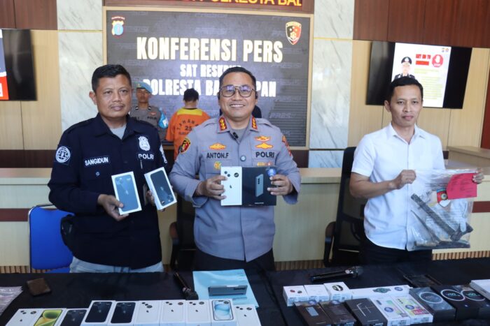 Kapolresta Pimpin Gelar Pengungkapan 31 Unit Hp ipone di Kota Balikpapan