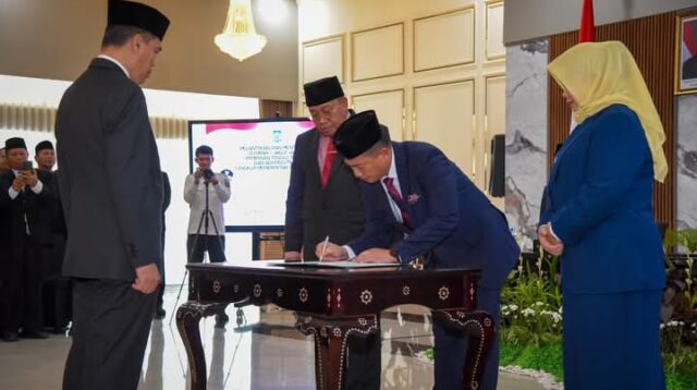 Lantik Pejabat Eselon II dan III, Gubernur NTB Tegaskan Rotasi Sebagai Langkah Penyegaran