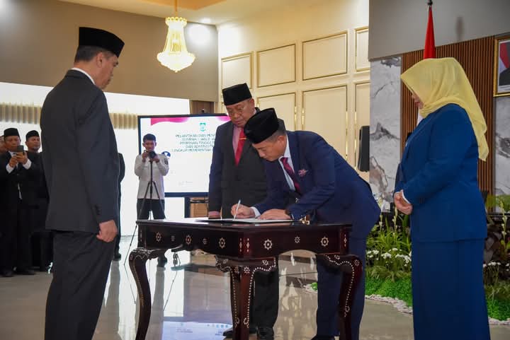 Lantik Pejabat Eselon II dan III, Gubernur NTB Tegaskan Rotasi Sebagai Langkah Penyegaran