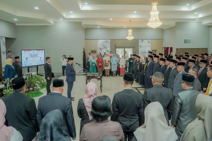 Lantik Pejabat Eselon II dan III, Gubernur NTB Tegaskan Rotasi Sebagai Langkah Penyegaran