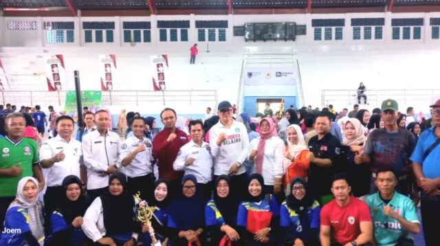 Niel Aldrin,S.E, M.AP Kadisdikbud Lahat Tutup Langsung Turnamen Bola Voli Antar Guru Sekabupaten Lahat