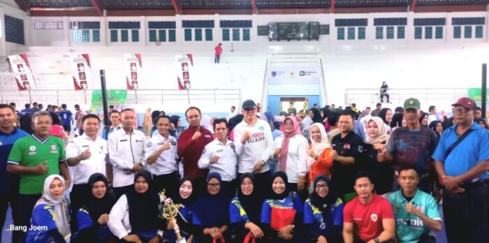 Niel Aldrin,S.E, M.AP Kadisdikbud Lahat Tutup Langsung Turnamen Bola Voli Antar Guru Sekabupaten Lahat Niel Aldrin,S.E, M.AP Kadisdikbud Lahat Tutup Langsung Turnamen Bola Voli Antar Guru Sekabupaten Lahat