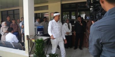 aGubernur Jabar Tinjau SMAN 1 Bandung, Tegaskan Sengketa Lahan Tak Miliki Legal Standing Gubernur Jabar Tinjau SMAN 1 Bandung, Tegaskan Sengketa Lahan Tak Miliki Legal Standing