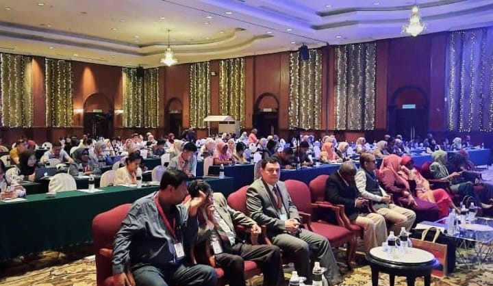 Dosen dari prodi Spesialis Medikal Bedah Universitas Muhammadiyah Semarang Berhasil Meraih Penghargaan “The Best Papper Presenter Award” di Malaysia