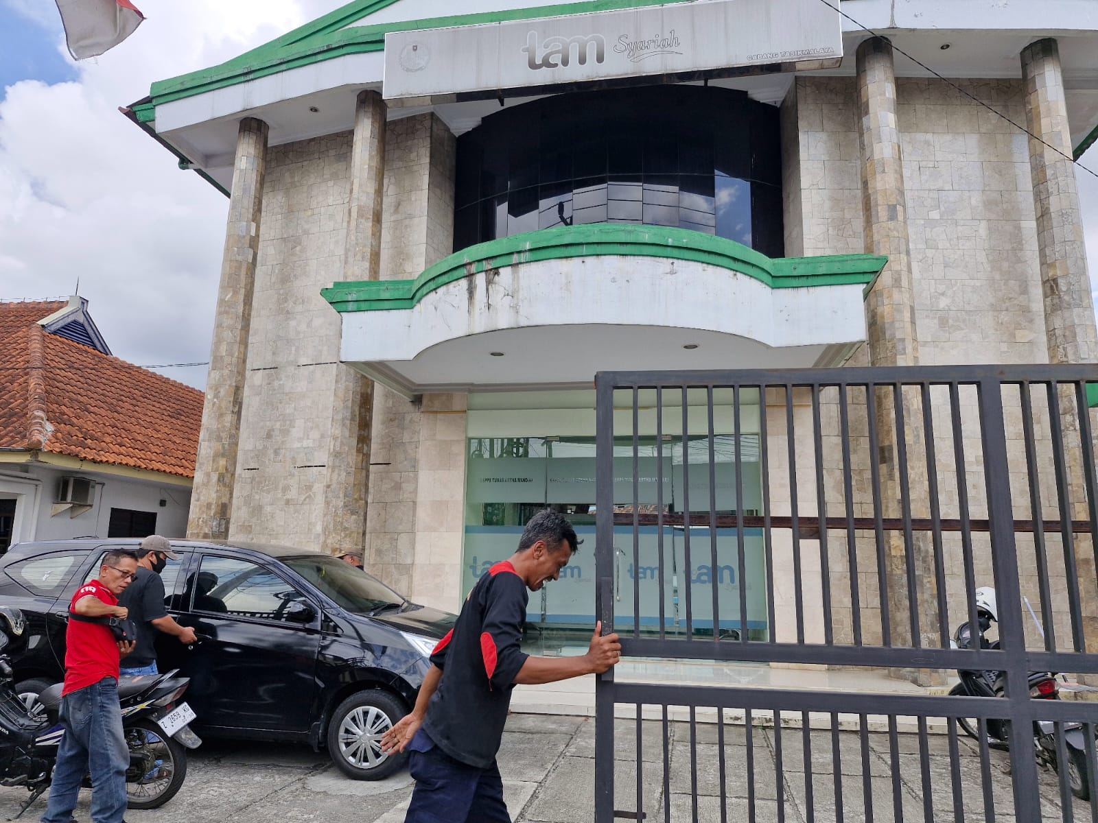 Koperasi TAM Cabang Kota Tasikmalaya Diduga Mempekerjakan Karyawan di Hari Libur Nasional