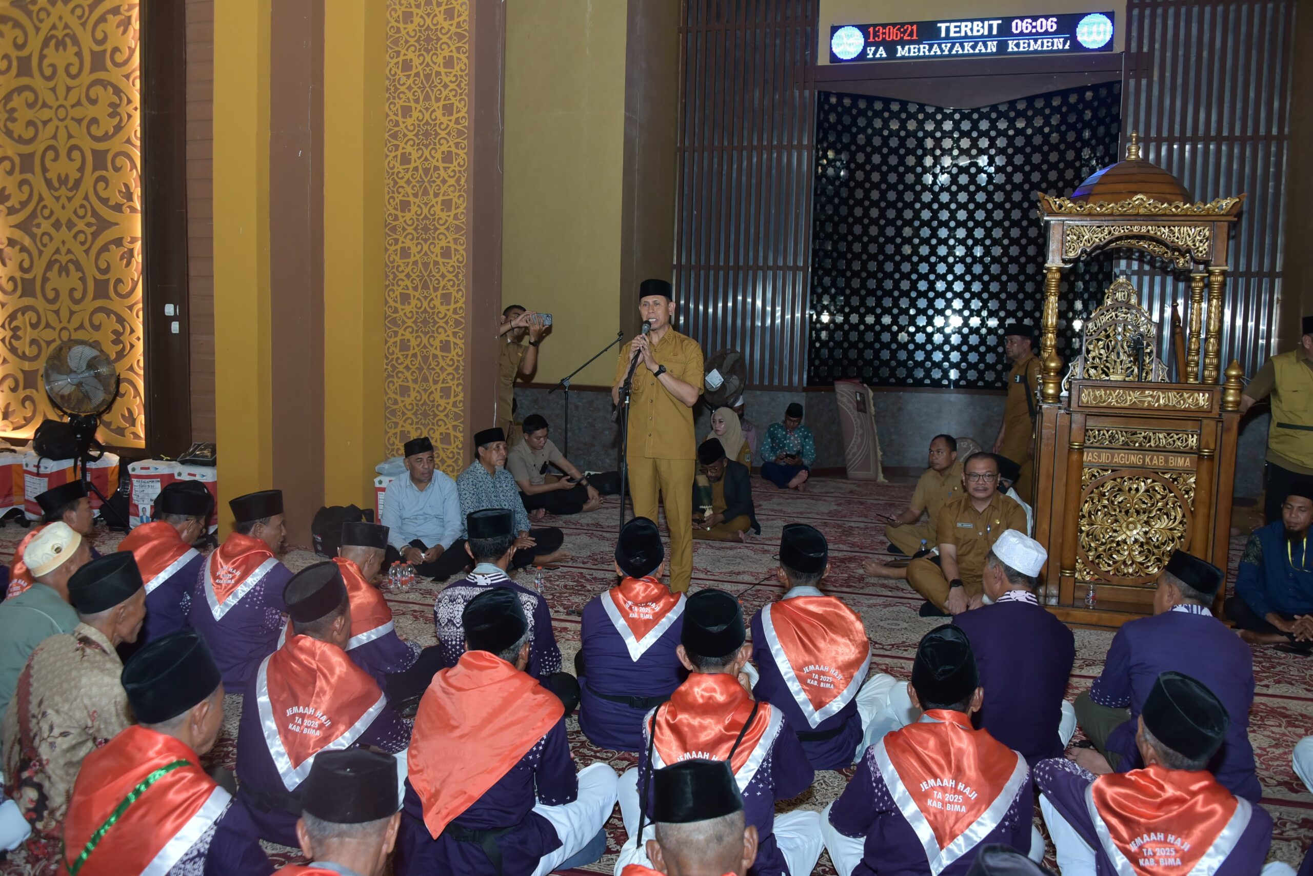 Wakil Bupati dr H. Irfan Lepas Jama’ah Calon Haji Kabupaten Bima