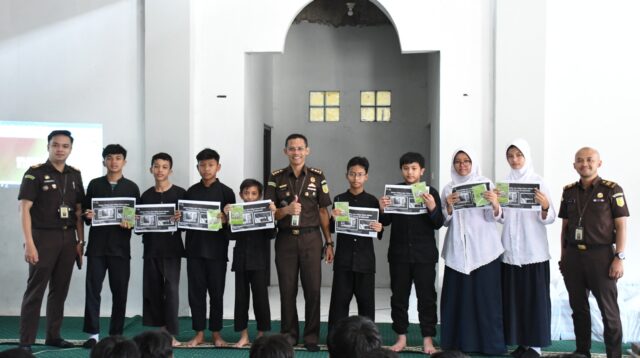 Kejati Jabar Gelar Penyuluhan Hukum "Jaksa Masuk Sekolah" di SMPN 59 Bandung
