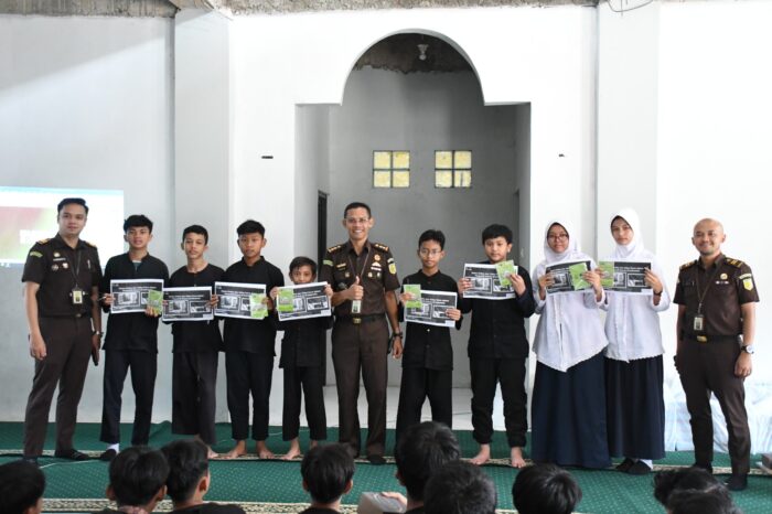 Kejati Jabar Gelar Penyuluhan Hukum "Jaksa Masuk Sekolah" di SMPN 59 Bandung