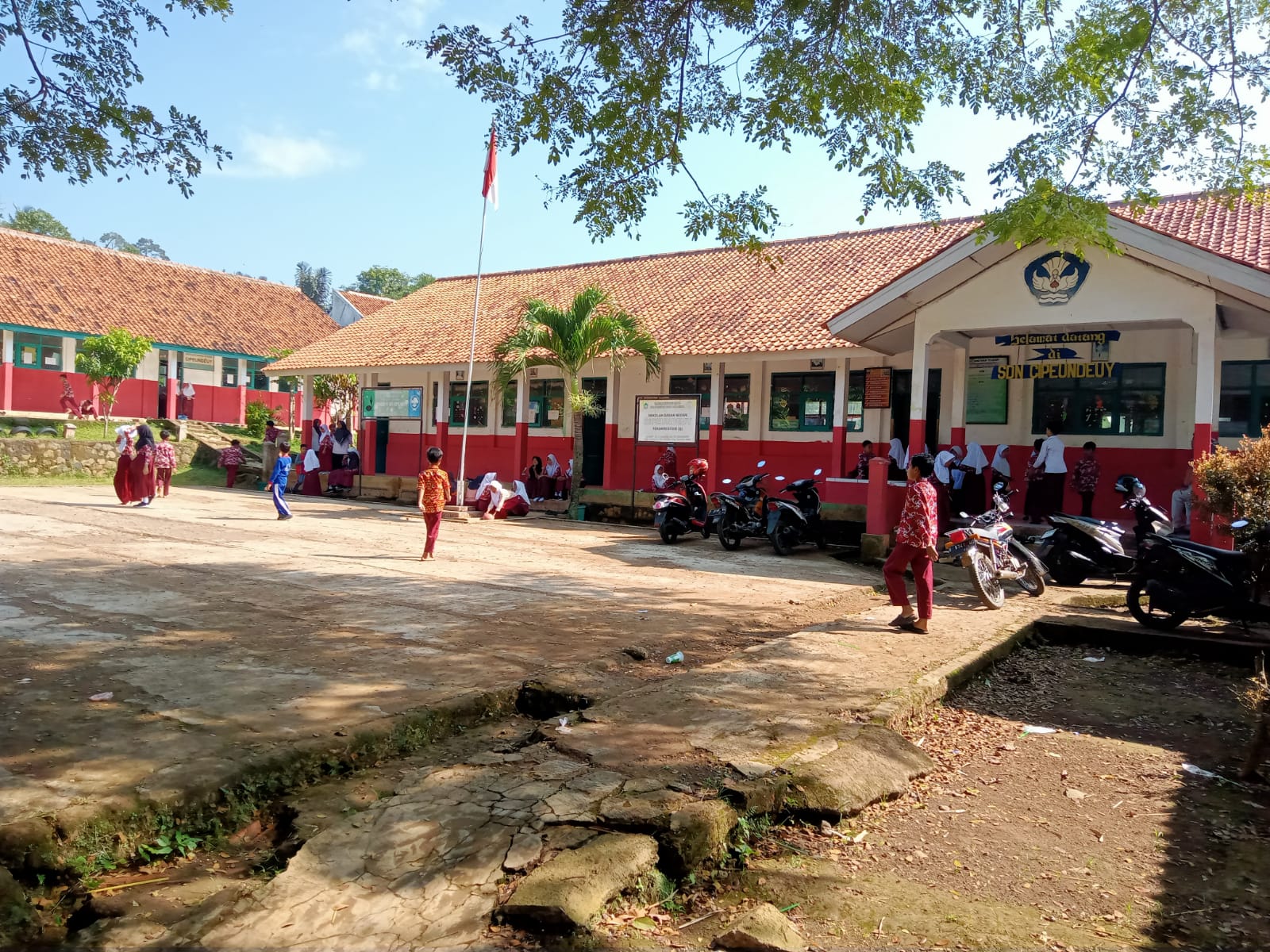 Puluhan Wali Murid di SDN Cipendey Keluhkan Dana PIP yang Diduga Tidak Sepenuhnya Diterima