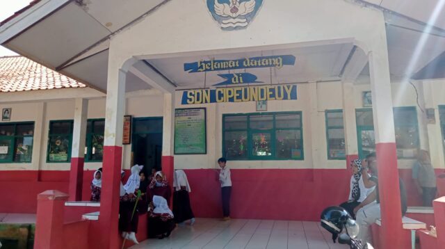 Puluhan Wali Murid di SDN Cipendey Keluhkan Dana PIP yang Diduga Tidak Sepenuhnya Diterima