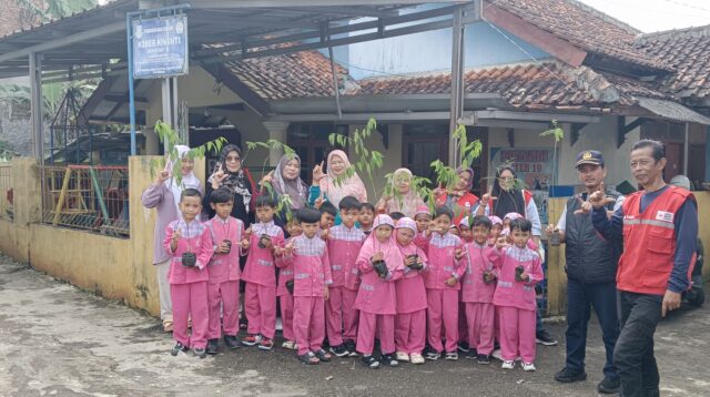 Kolaborasi Hijau di Babakan Jampang: Junam Pererat Sinergi Komunitas Cisarua