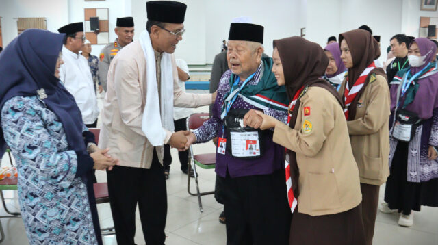 435 Jemaah Calon Haji Kloter 19 dari Ciamis Resmi Diberangkatkan