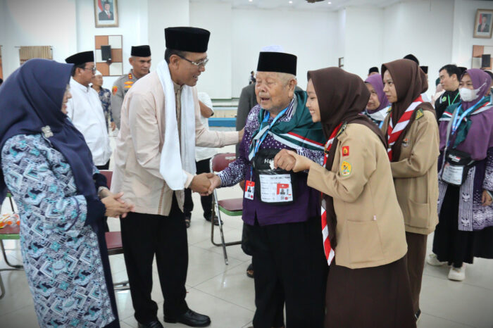 435 Jemaah Calon Haji Kloter 19 dari Ciamis Resmi Diberangkatkan 435 Jemaah Calon Haji Kloter 19 dari Ciamis Resmi Diberangkatkan