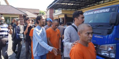 Polres Tasikmalaya Kota Ungkap Penyelewengan 8.000 Liter Solar Subsidi, Tiga Pelaku Diamankan Polres Tasikmalaya Kota Ungkap Penyelewengan 8.000 Liter Solar Subsidi, Tiga Pelaku Diamankan