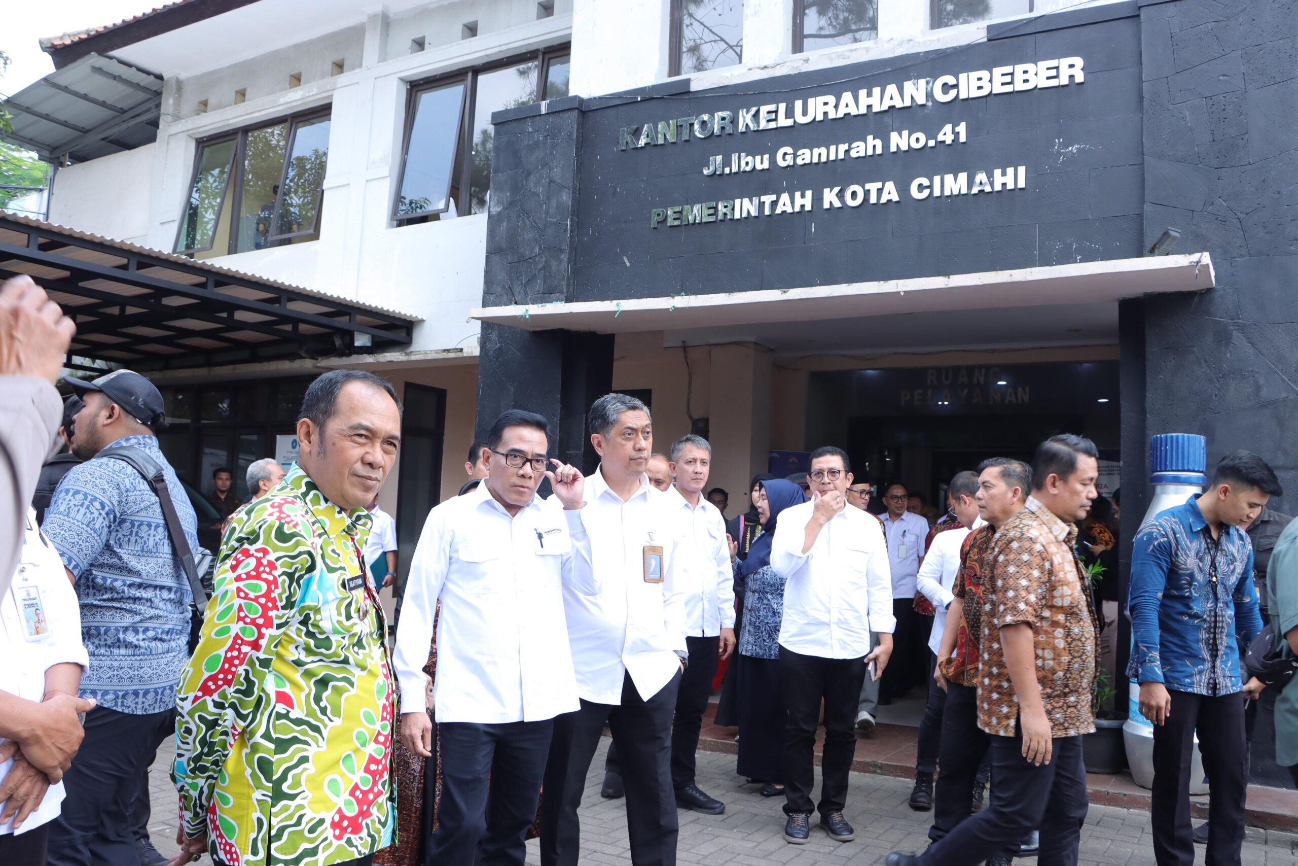 Menteri Koperasi dan UKM Tinjau Pembentukan Koperasi Merah Putih di Cimahi