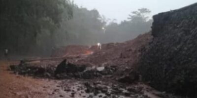 Benteng Penahan Lapangan Mini Soccer Ambruk, Diduga Akibat Pekerjaan Asal Jadi