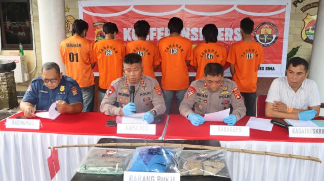 6 Pendemo Yang Merusak Mobil Dinas Jadi Tersangka Oleh Polres Bima