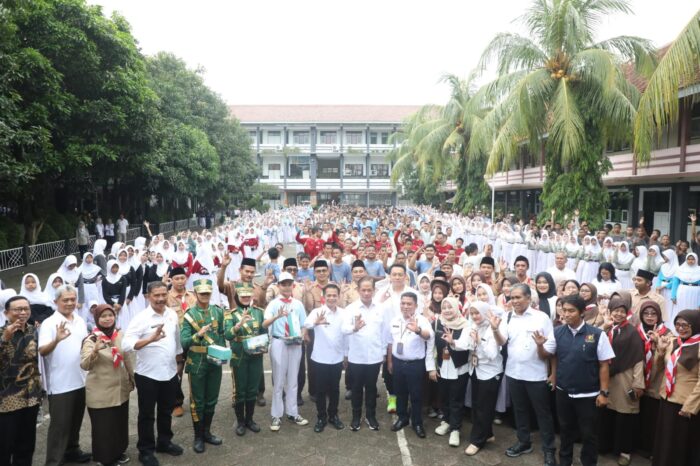 Menteri Lingkungan Hidup Apresiasi Program Ecobrick di SMPN 1 Purwakarta Menteri Lingkungan Hidup Apresiasi Program Ecobrick di SMPN 1 Purwakarta