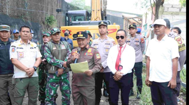 Satpol PP Bekasi Tertibkan 38 Bangunan Liar di Cikarang Barat, Normalisasi dan Penataan Lingkungan Dilakukan