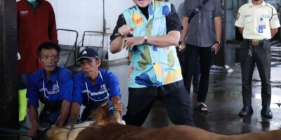 Erwin Laksanakan Amanah Kurban dari Presiden Prabowo dan Wali Kota Farhan di RPH Ciroyom