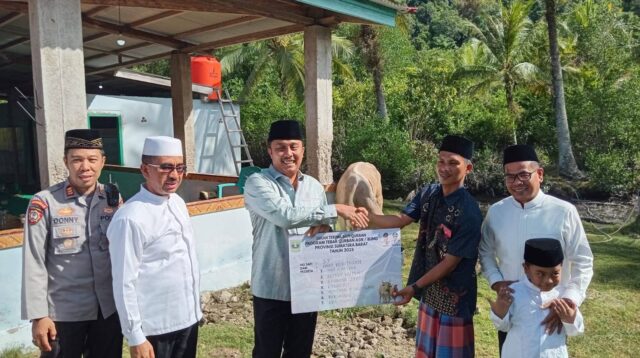 Wabup Pessel Risnaldi: Berkurban di Idul Adha Bukan Sekadar Kurban, Tapi untuk Kita Ikhlas dan Peduli Sesama
