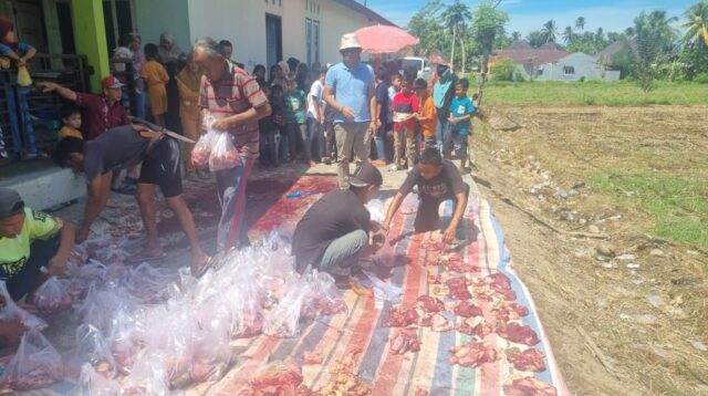 Berbagi Saat Idul Adha, Santri Surau Wali Yakub Terima Daging Qurban dari Keluarga Besar Melayu Bendang 