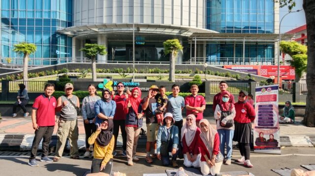 HIPGABI Jawa Tengah Bersama Mahasiswa Keperawatan UNIMUS Gelar Edukasi Bantuan Hidup Dasar di Car Free Day Simpang Lima