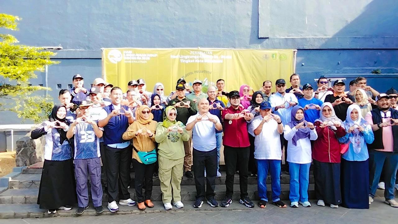 "Junam Kelurahan Cisarua Dapat Apresiasi di Peringatan Hari Bumi: Langkah Kecil Demi Restoe Boemi"
