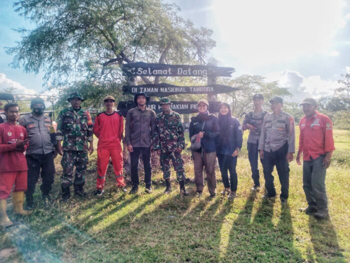 Kita Jaga Alam, Alam Jaga Kita : Patroli Gabungan TNI, BTN, Polri di Kawasan TN. Tambora Kita Jaga Alam, Alam Jaga Kita : Patroli Gabungan TNI, BTN, Polri di Kawasan TN. Tambora