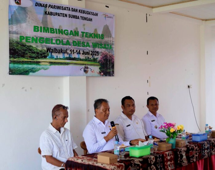 Wakil Bupati M. Umbu Djoka Resmi Membuka Bimtek Pengelola Desa Wisata di Sumba Tengah