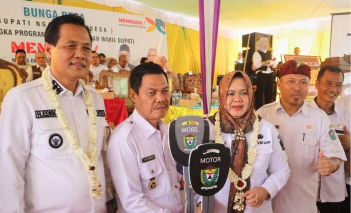 Bunga Desa Perdana, Bupati dan Wabup Serahkan Mobil Operasional Desa dan Luncurkan PBB Gratis Bunga Desa Perdana, Bupati dan Wabup Serahkan Mobil Operasional Desa dan Luncurkan PBB Gratis