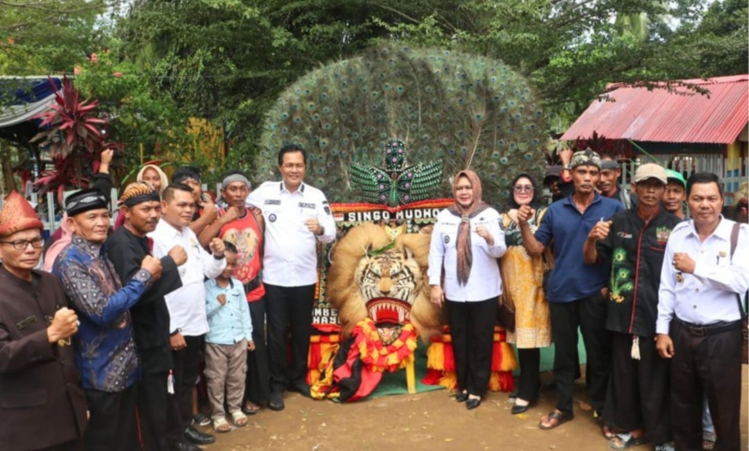 Bunga Desa Perdana, Bupati dan Wabup Serahkan Mobil Operasional Desa dan Luncurkan PBB Gratis