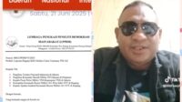 Danrem 161/Wira Sakti minta pertanggungjawaban Ketua LSM LPPDM atas Tuduhan KKN pada Seleksi Cata PK TNI AD Gel II Th 2025 SERGAP.CO.ID NTT,||Apa yang disampaikan Ketua LSM LPPDM Marselus N Ahang, 48 th, pekerjaan Wira swasta, alamat Desa Waebelang, Keanatan Ruteng, Kabupaten Manggarai terkait dugaan KKN seleksi Cata PK TNI AD Gel II Th 2025 adalah tuduhan yang tidak sesuai dengan fakta dan data di lapangan. Demikian Danrem 161/Wira Sakti Brigjen TNI Joao Xavier Barreto Nunes,S.E., M.M menanggapi berita viral di tik tok @marselahang dan media online obortimur.com melalui telepon seluler, Rabu (25/6/2025) Danrem 161/Wira Sakti Brigjen TNI Joao Xavier Barreto Nunes, S.E.,M.M menyampaikan bahwa berita viral di tik tok @marselahang dan media online obortimur.com dengan judul : LSM LPPDM laporkan dugaan KKN dalam seleksi Tamtama TNI AD di NTT,minta Panglima TNI copot Pejabat Korem 161/Wira Sakti adalah berita yang tidak benar dan sangat merugikan Korem 161/Wira Sakti. "Apa yang Marselus N Ahang sampaikan itu tidak benar sama sekali, tentunya hal tersebut akan mempunyai konsekuensi hukum yang sangat serius atas pernyataannya," tegas Danrem 161/Wira Sakti. Usut punya usut ternyata anak dari Marselus N Ahang ini yaitu Fransiskus Gego Bumiral Ahang, ikut pada seleksi ini dengan Nomor Panda : 161.04276/CATA II/2025 dinyatakan tidak lulus. Hal tersebut tertuang pada Surat Ketua Panda Kupang Nomor : B/975/VI/2025 tgl 19 Juni 2025 tentang pemberitahuan hasil pemeriksaan/pengujian calon tamtama PK TNI AD Gel II Tahun 2025 Panda Kupang yang ditujukan kepada Fransiskus Gego Bumiral Ahang yang menyatakan tidak lulus/tidak terpilih karena tidak memenuhi syarat kesehatan: IV (U4 Fistula Preakular ,L4 Buta Warna Parsial.) Danrem 161/Wira Sakti menambahkan bahwa apa yang disampaikan oleh Marselus N Ahang dengan apa yang disampaikan oleh anaknya Fransiskus Gego Bumiral Ahang adalah sangat berbeda. Menurut keterangan dari anak kandung dari Marselus N. Ahang yaitu Fransiskus Gego Bumiral Ahang yang dihubungi via telepon WhatsApp pada Selasa tanggal 24 Juni 2025 pukul 23.43 menyampaikan bahwa dirinya tidak pernah dinyatakan lulus oleh panitia seleksi calon siswa Cata Gel. II tahun 2025. "Saya tidak pernah menaiki truk milik TNI - AD (milik KOREM 161/WS) yang membawa peserta calon Cata Gel. II tahun 2025 yang menuju pelabuhan Tenau Kupang dan tidak pernah namanya dinyatakan lulus oleh panitia seleksi, baik itu pengumuman resmi di Makorem 161/WS maupun di pelabuhan Tenau Kupang," jelas Fransiskus Gego Bumiral Ahang. Jadi apa yang disampaikan oleh Fransiskus Gego Bumiral Ahang dengan apa yang di sampaikan oleh Marselinus N Ahang adalah berbeda. "Di samping itu juga, dari panitia seleksi calon siswa Cata Gel. II tahun 2025 hanya menyampaikan satu kali pengumuman kelulusan yaitu di Makorem 161/Wura Sakti."Tegas Danrem. Di akhir pernyataannya, Danrem 161/Wira Sakti meminta Ketua LSM LPPDM untuk bertanggungjawab atas hal ini. "Saya minta Marselus N. Ahang wajib sifatnya melakukan press release media online/media sosial dan video pernyataan permohonan maaf kepada TNI-AD atas perilakunya yang menuduh panitia seleksi Cata Gel. II tahun 2025 syarat dengan KKN (Korupsi, Kolusi dan Nepotisme)," pungkas Danrem 161/Wira Sakti.(**) (Ss)