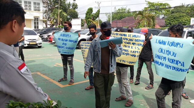 Aksi Damai SPM Sumsel Desak Usut Tuntas Dugaan Korupsi Proyek Jalan di OKI :  Kejari Janji Tindak Lanjuti Laporan
