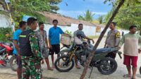 Babinsa Koramil 02/Walakaka Laksanakan Komsos Bersama Warga Desa Rua