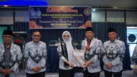 Lisda Hendrajoni Dinobatkan sebagai Ibunda Guru Pesisir Selatan