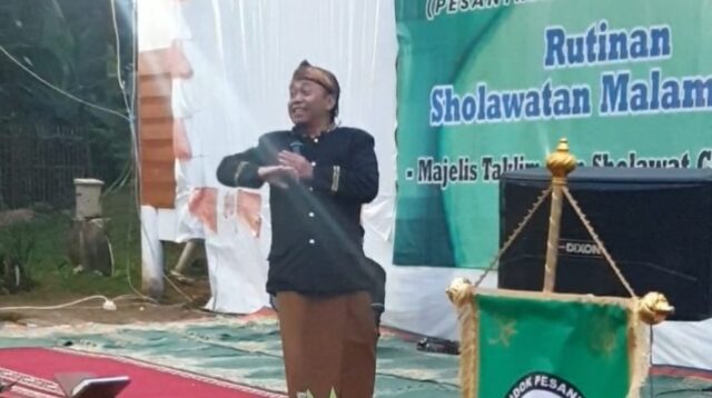 Acung jempol "Grebeg Suro Pesantren Hutan Cimuncang-Surian:" Harmoni Adat, Moral dan Iman