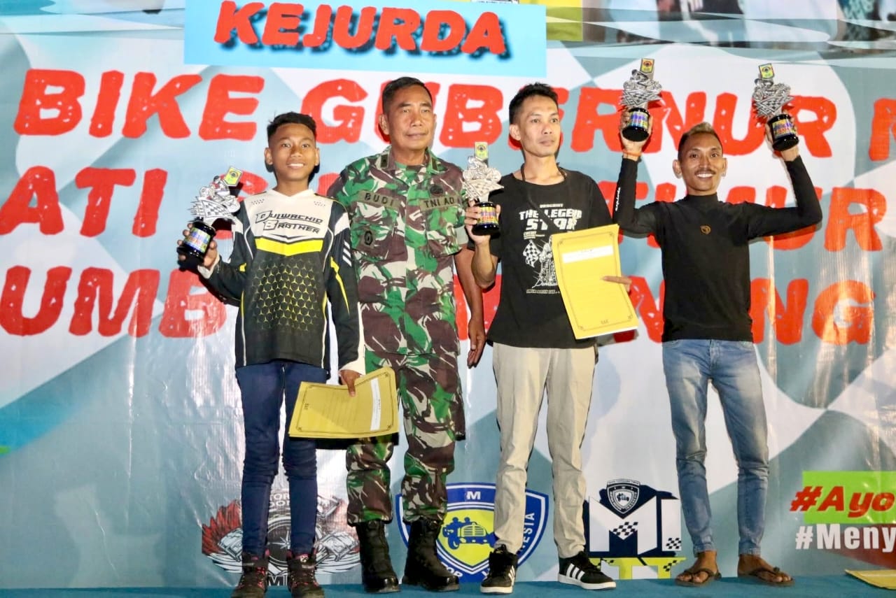 Kasdim 1601/Sumba Timur Hadiri Penutupan Kejurda Drag Bike Gubernur dan Bupati Cup 2025
