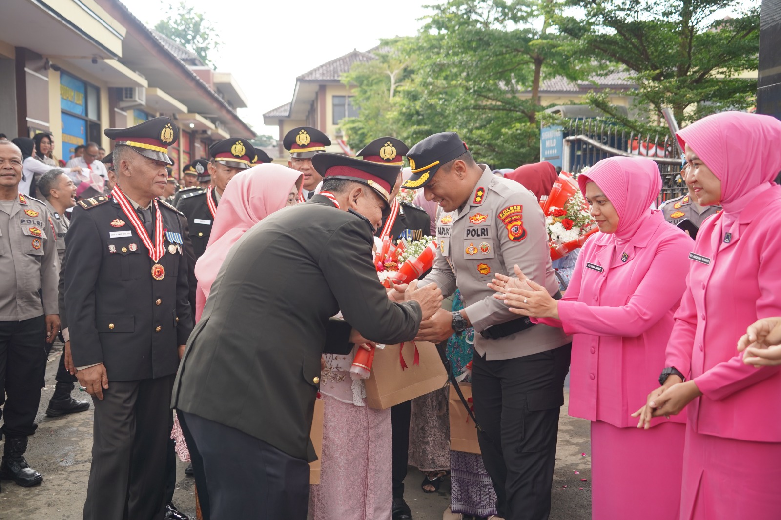 Kapolres Tasikmalaya Kota Pimpin Wisuda Purna Bakti 20 Anggota Polri