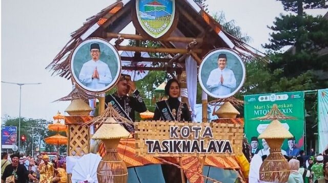 Kafilah Kota Tasikmalaya Tunjukkan Spirit Al-Qur’an dalam Pawai Ta’aruf MTQH